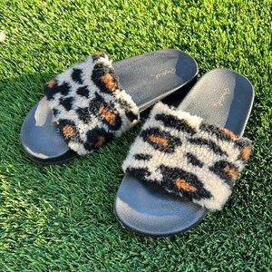 Qupid Sherpa Leopard Slides
